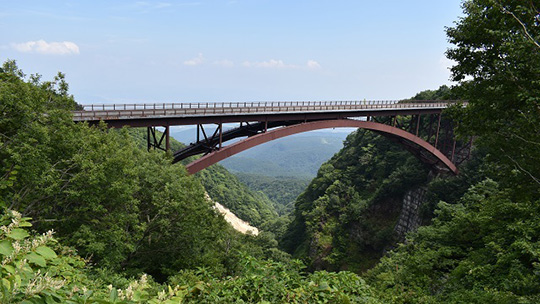 福島・会津のおすすめ観光名所である不動沢橋（つばくろ谷）の写真